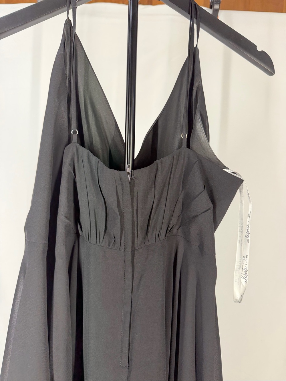 Elegant Black V-Neck Maxi Dress - Picture 6 of 7